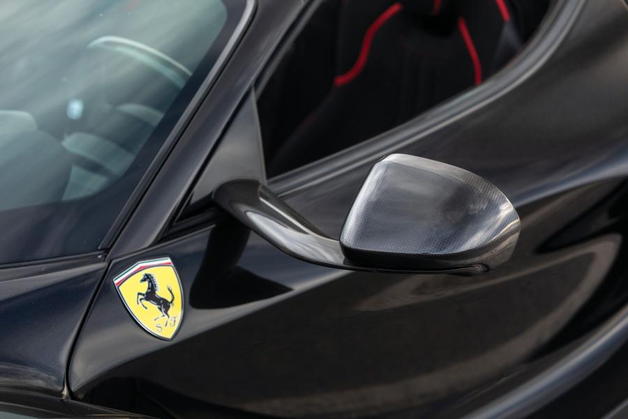 Детали экстерьера Ferrari LaFerrari Aperta 2016 года  (NA) (фото 23 из 25)